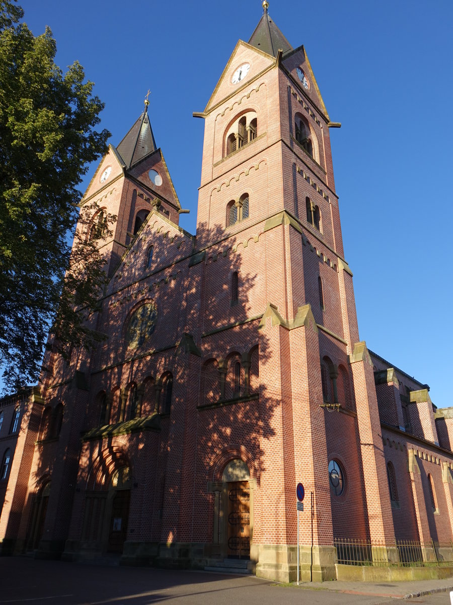 Svitavy / Zwittau, kath. Pfarrkirche St. Joseph, dreischiffige neuromanische Basilika, erbaut von 1894 bis 1895 (01.08.2020)