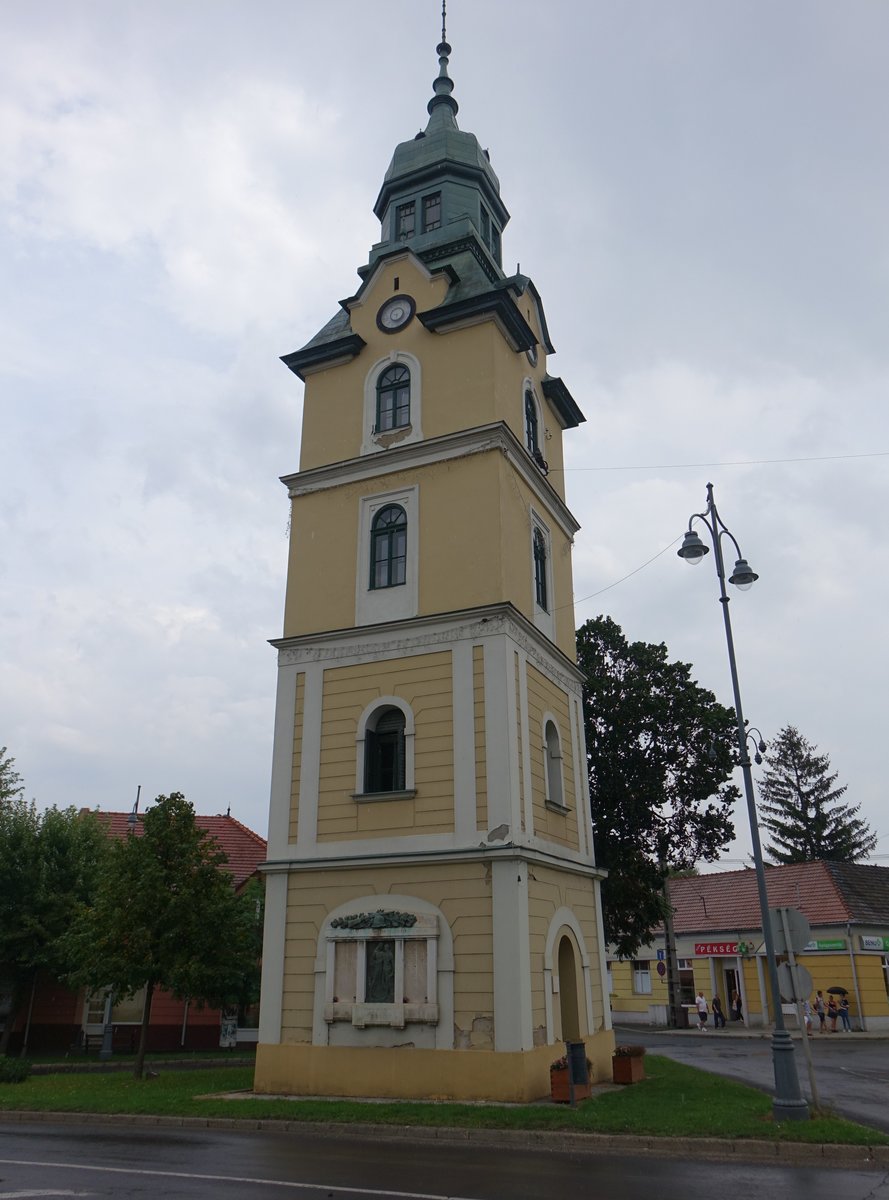 Szecseny, Feuerturm Tztorony, erbaut 1820 als einstckiges Gefngnis anstelle eines hlzernen Glockenturm (03.09.2018)