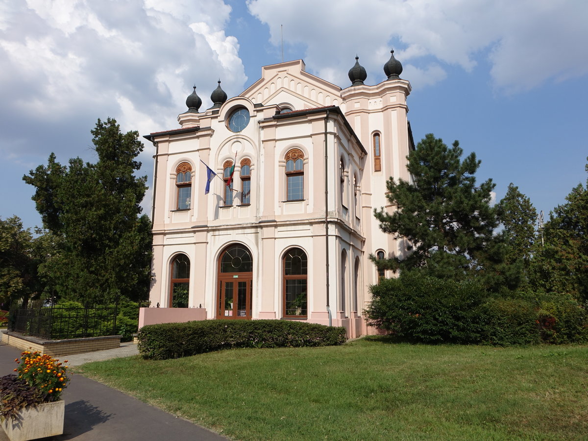 Szentes, Gebäude der Stadtbibliothek in der Kossuth Lajos Utca (24.08.2019)
