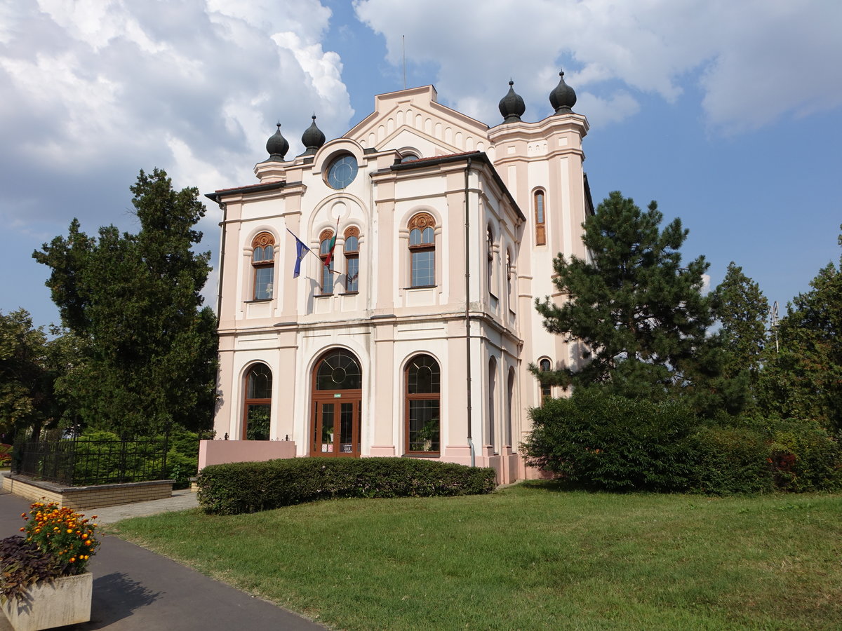 Szentes, Gebude der Stadtbibliothek in der Kossuth Lajos Utca (24.08.2019)