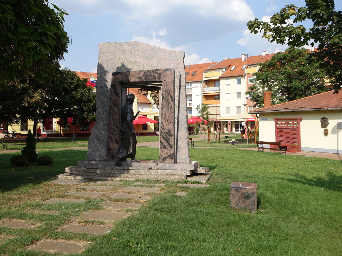 Szentes, Skulptur von Fridrich Fenyirda an der Kossuth Lajos Utca (24.08.2019)