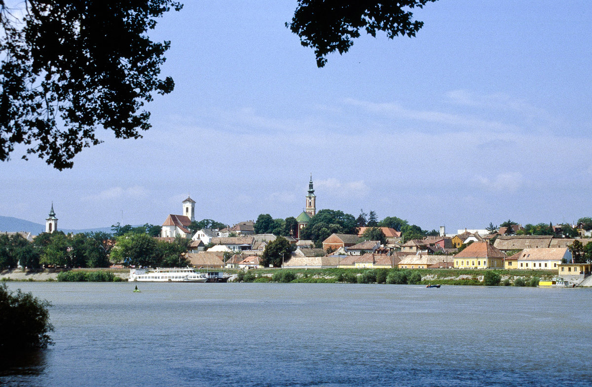Szigetcsp an der Donau sdlich von Budapest. Bild vom Dia. Aufnahme: Juli 1990.