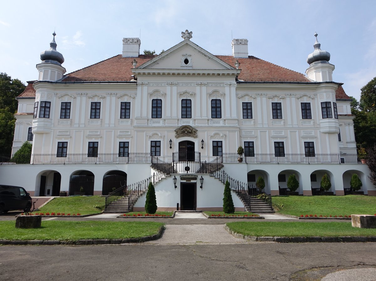 Szirak, barocke Teleki-Dgenfeld-Schloss, erbaut bis 1748 durch Tams Kirlyfalvi Rth (03.09.2018)