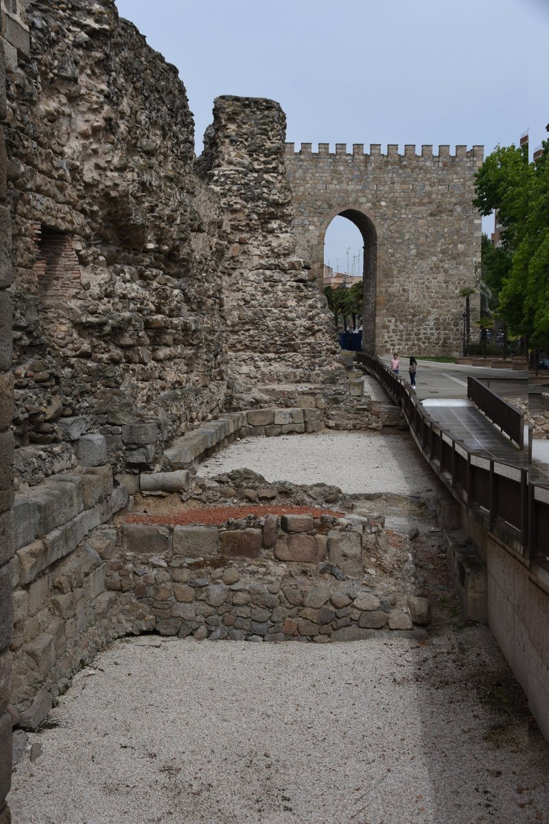 TALAVERA DE LA REINA (Provincia de Toledo), 17.04.2019, Teil der Stadtmauer; das Tor im Hintergrund wurde allerdings rekonstruiert