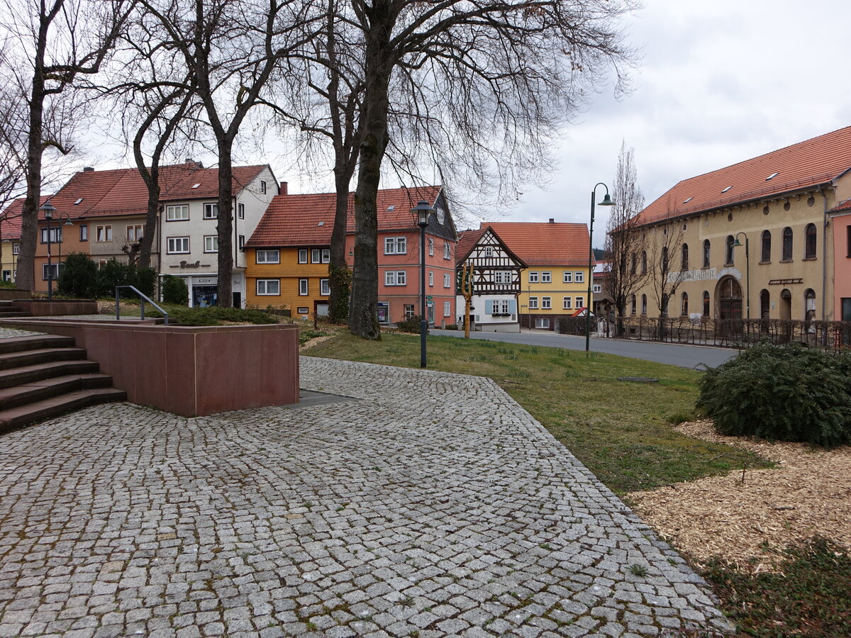 Tambach-Dietharz, Huser an der Hauptstrae (15.04.2022)