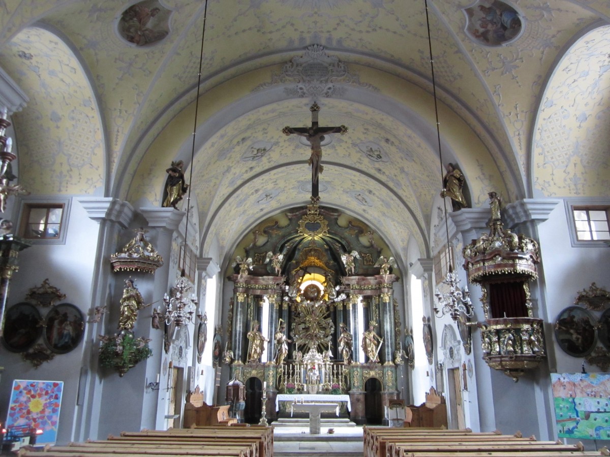 Tamsweg, Altre und Kanzel von Andr Pirchner der Pfarrkirche St. Jakob (05.10.2013)