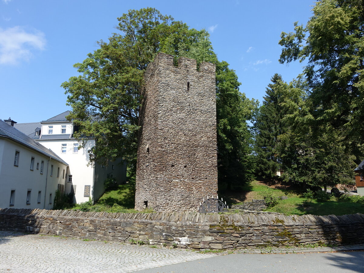 Tannenberg, Paklausenturm mit dreiseitigem Wassergraben, erbaut im 12. Jahrhundert (20.08.2023)
