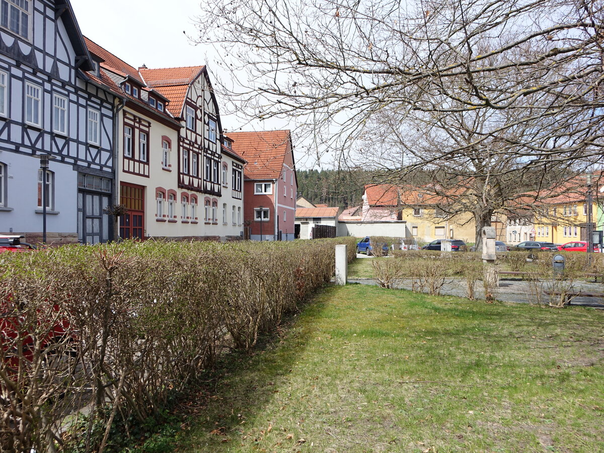 Tannroda, Fachwerkhuser am Marktplatz (17.04.2022)