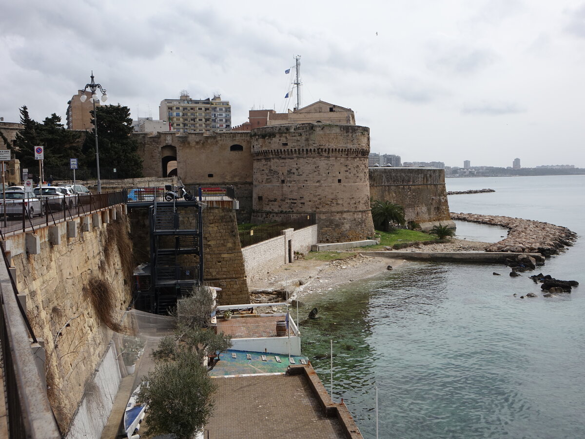 Taranto, Castello Aragonese, erbaut im 15. Jahrhundert (01.03.2023)