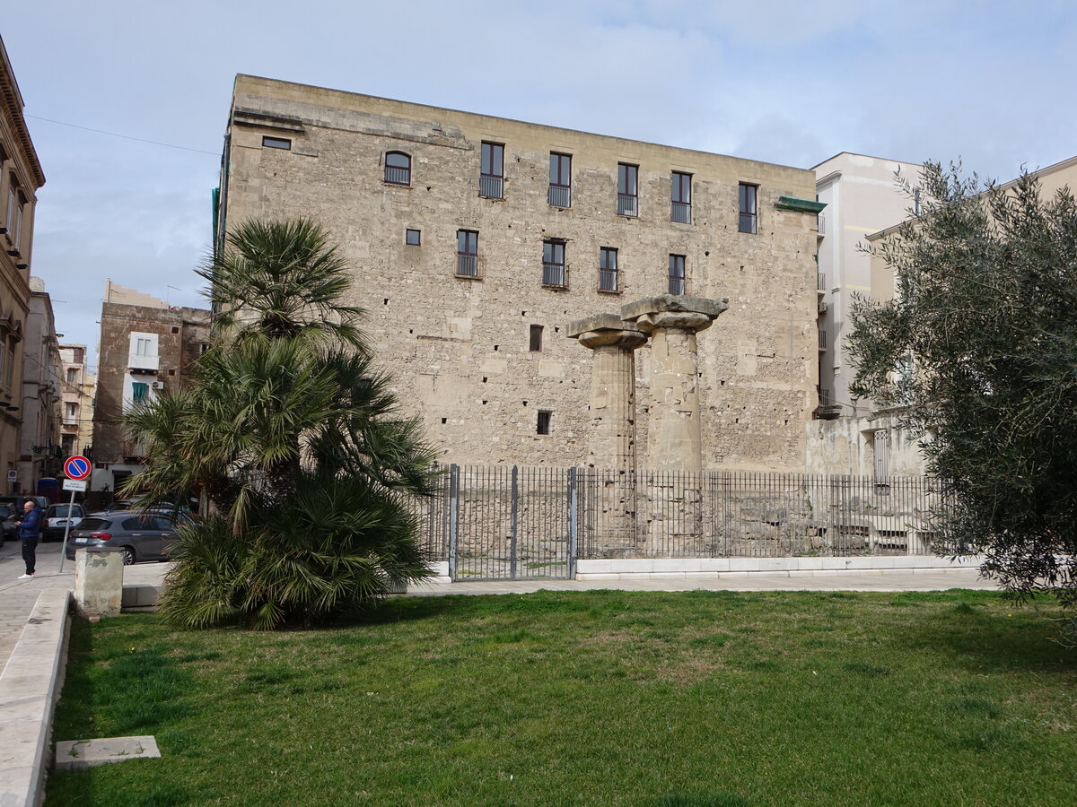 Taranto, Colonne doriche Tempio di Poseidone an der Piazza Castello (01.03.2023)