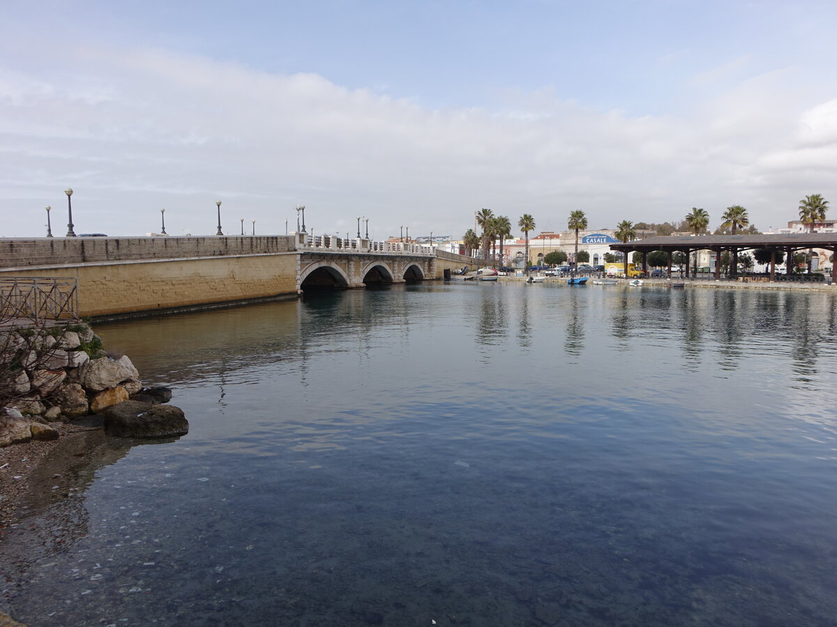 Taranto, Ponte di Pietra, Bogenbrcke erbaut 1883 (01.03.2023)
