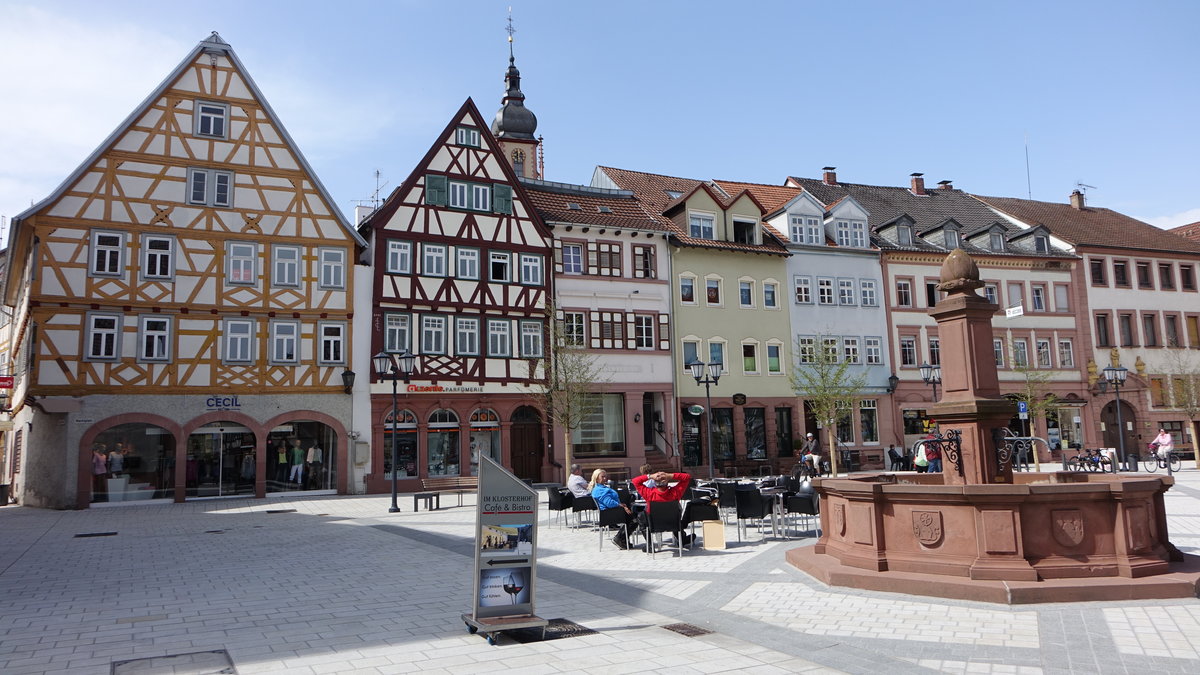 Tauberbischofsheim, Stadtbrunnen am Marktplatz (15.04.2018)