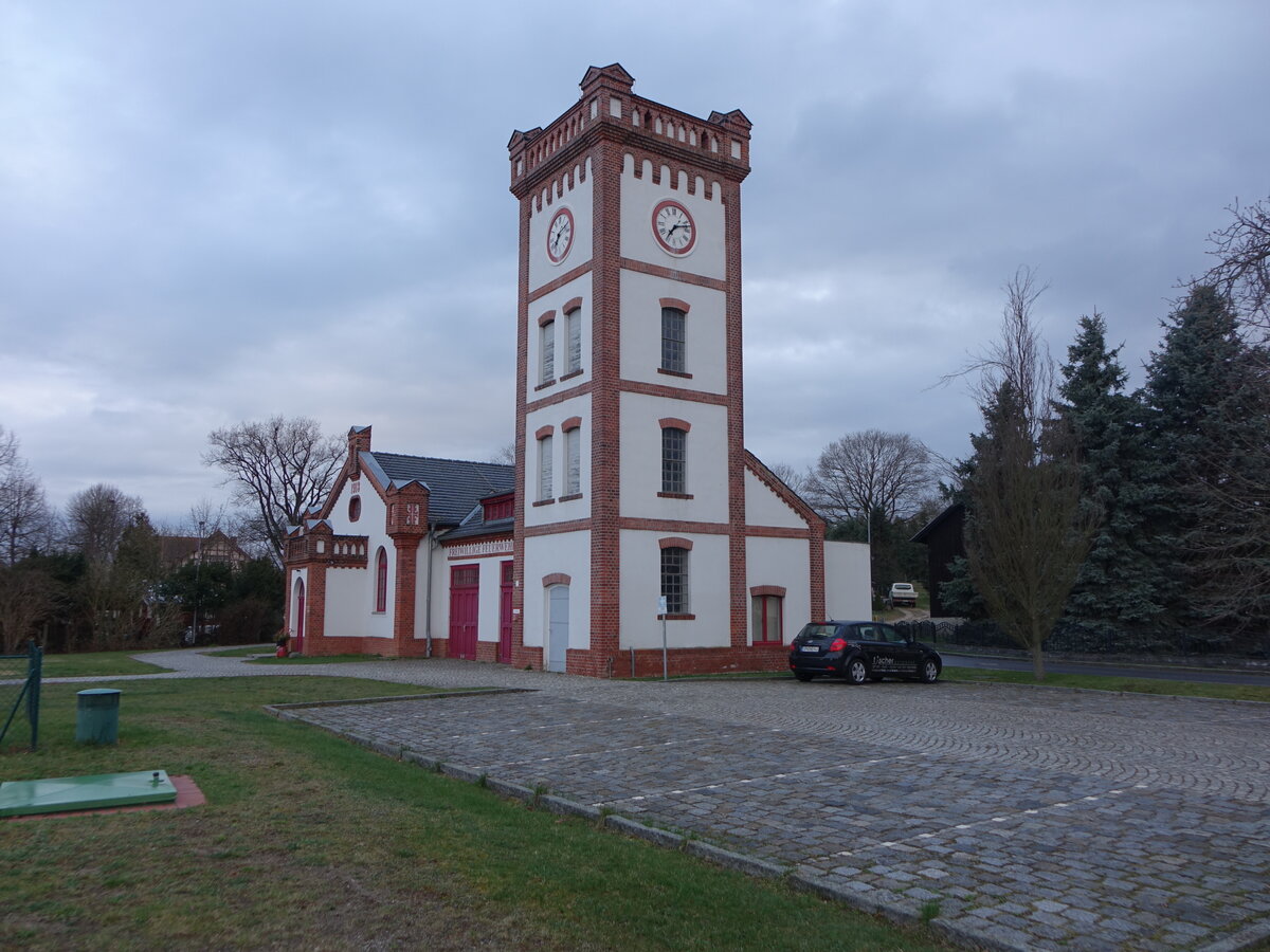 Tauer, Feuerwehrhaus von 1896 mit Uhrturm (04.04.2026)