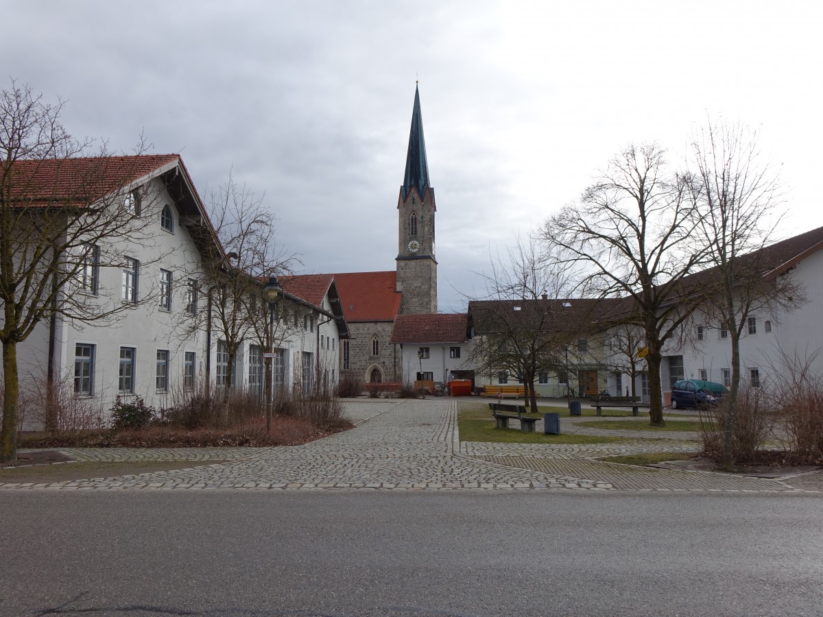Taufkirchen, St. Jakobus Kirche am Dorfplatz, einschiffiges Langhaus und Westturm aus Tuffquadermauerwerk, erbaut von 1856 bis 1862 (21.02.2016)
