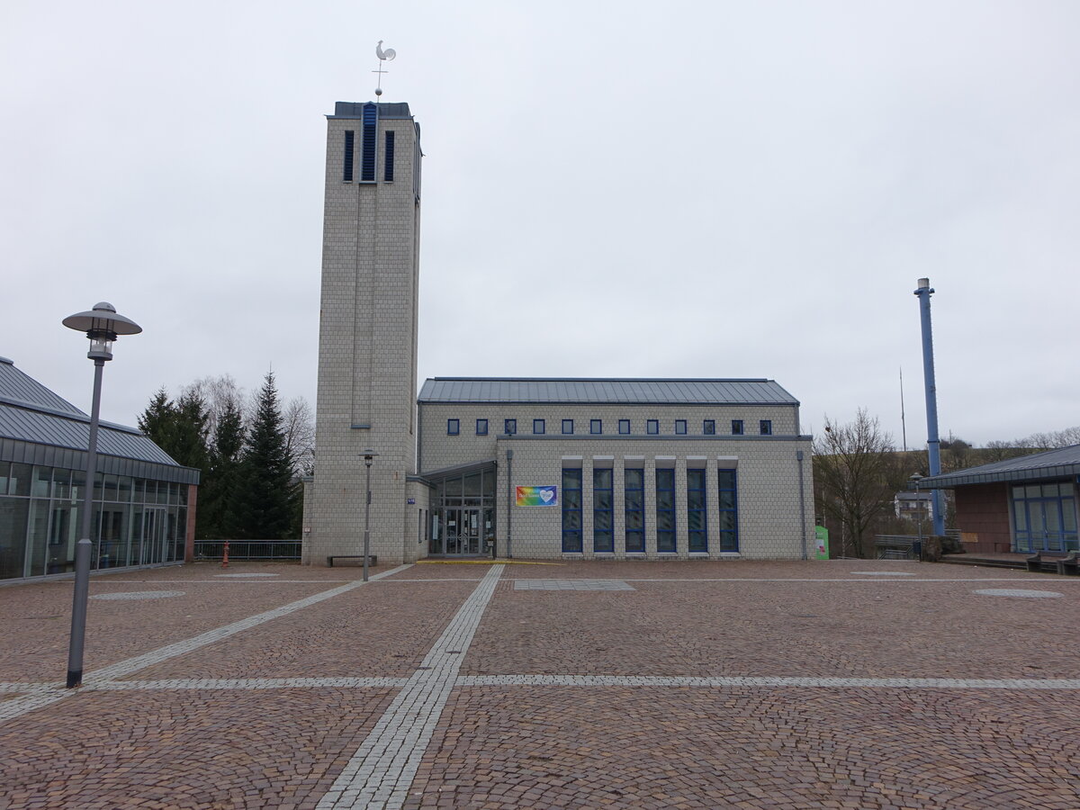Taunusstein, Pfarrkirche St. Johannes Nepomuk, erbaut von 1989 bis 1991 durch den Architekten Prof. Bernhard Hirche (29.01.2022)