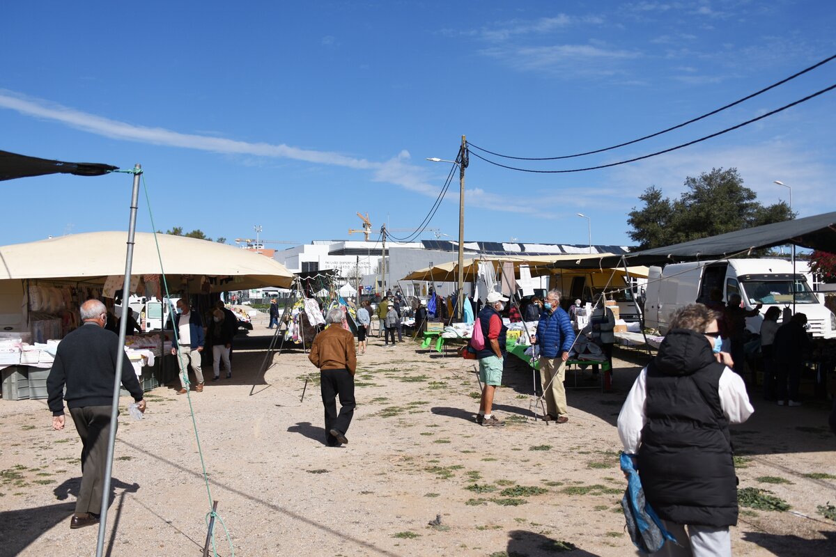 TAVIRA, 19.02.2022, Markttag auf dem Gelnde des Parque de Feiras e Mercado; er findet hier an jedem dritten Samstag im Monat statt 