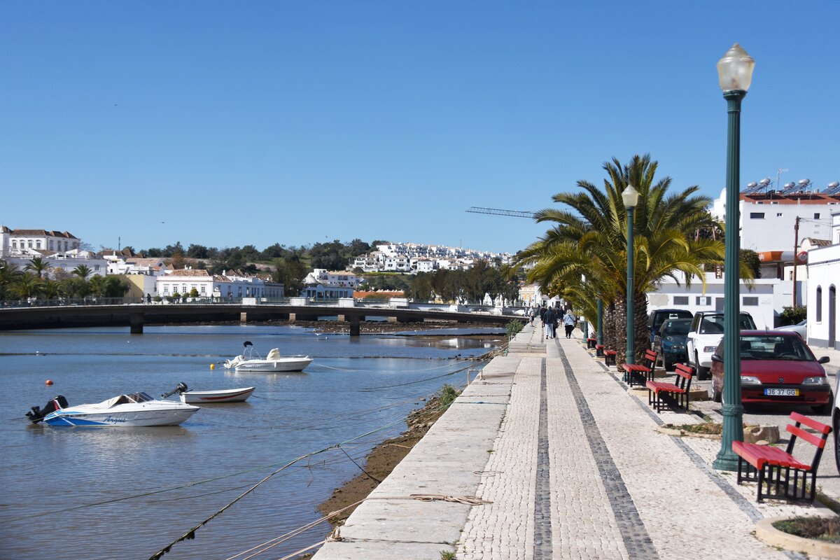 TAVIRA, 19.02.2022, Promenade entlang des Ostufers des Rio Gilo