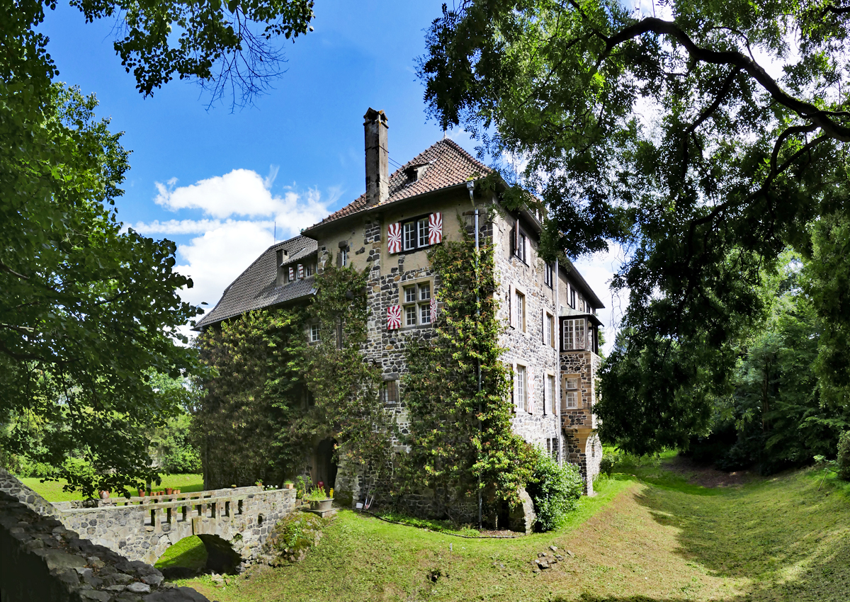 Teil der Burg Lede (ehem. Wasserburg) in Bonn-Vilich - 14.08.2017