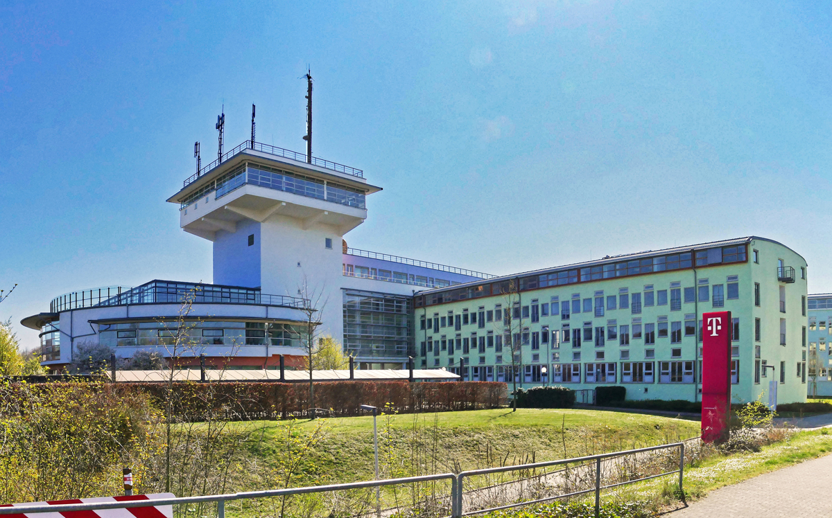 Teil der groen Telekom-Anlage in Bonn-Beuel. U.a. mit Physiozentrum und der Kindertagessttte  Die mobilen Strolche ! 01.04.2020