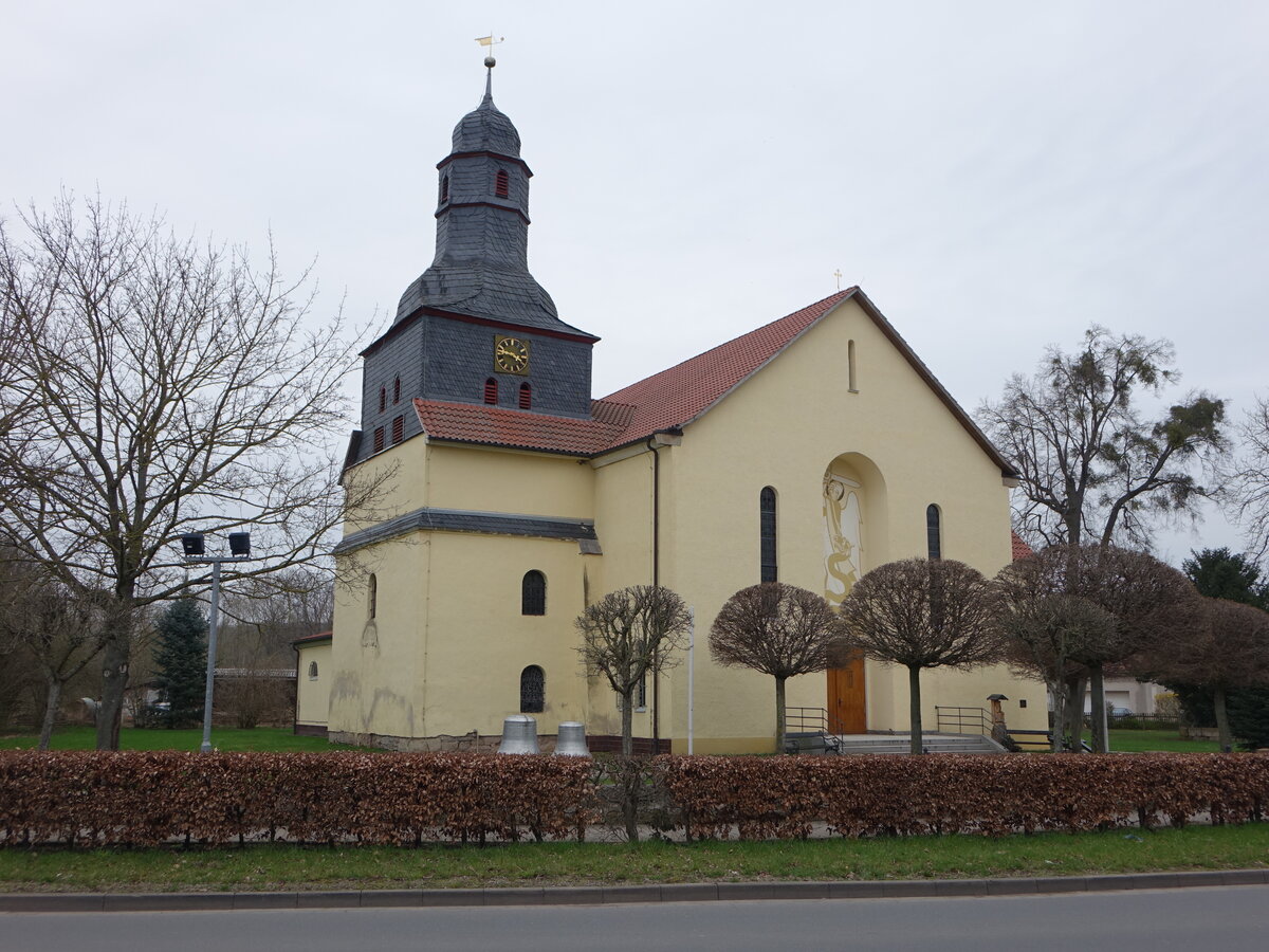 Teistungen, Pfarrkirche St. Andreas, erbaut von 1933 bis 1934 durch den Dsseldorfer Architekten Thiethmann (18.03.2024)