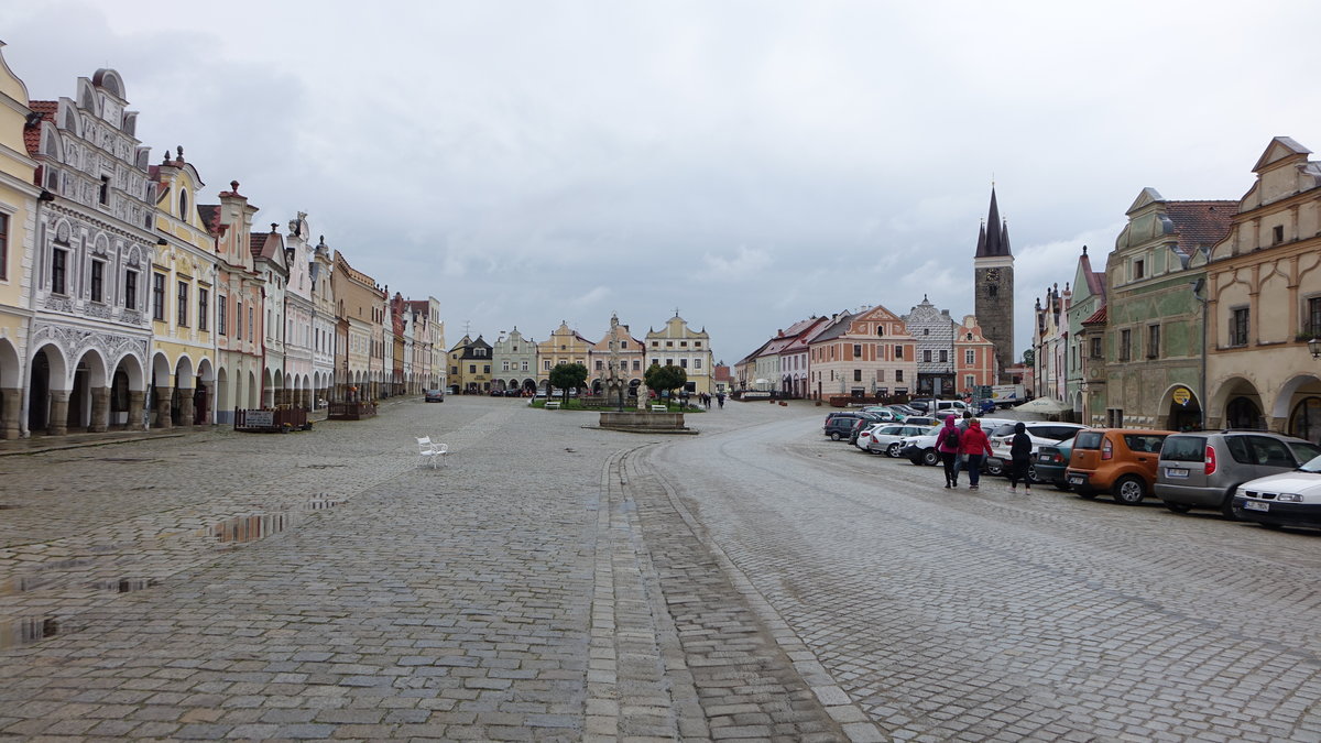 Telc, Ostseite des Hauptplatz Zachariase Namesti (29.05.2019)