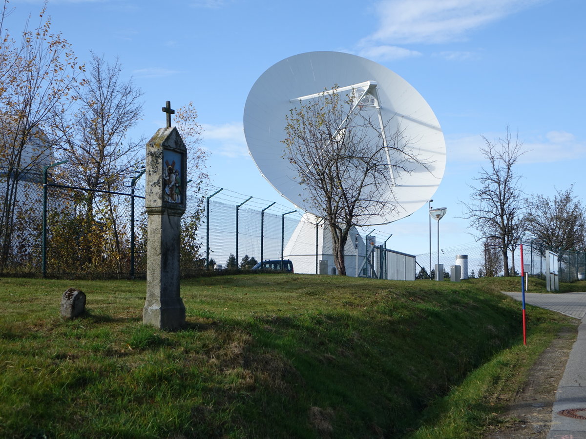 Teleskop des Geodtischen Observatorium Wettzell auf dem 616 m hohen Wagnerberg (05.11.2017)