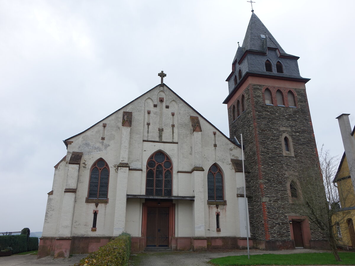 Tellig, Pfarrkirche St. Cornelius und Cyprianus, dreischiffige neugotische Hallenkirche, erbaut von 1862 bis 1865 (11.10.2025)