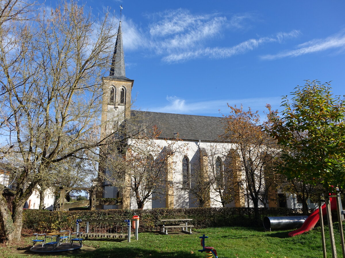 Temmels, Pfarrkirche St. Peter, erbaut 1861 bis 1862 (05.11.2025)