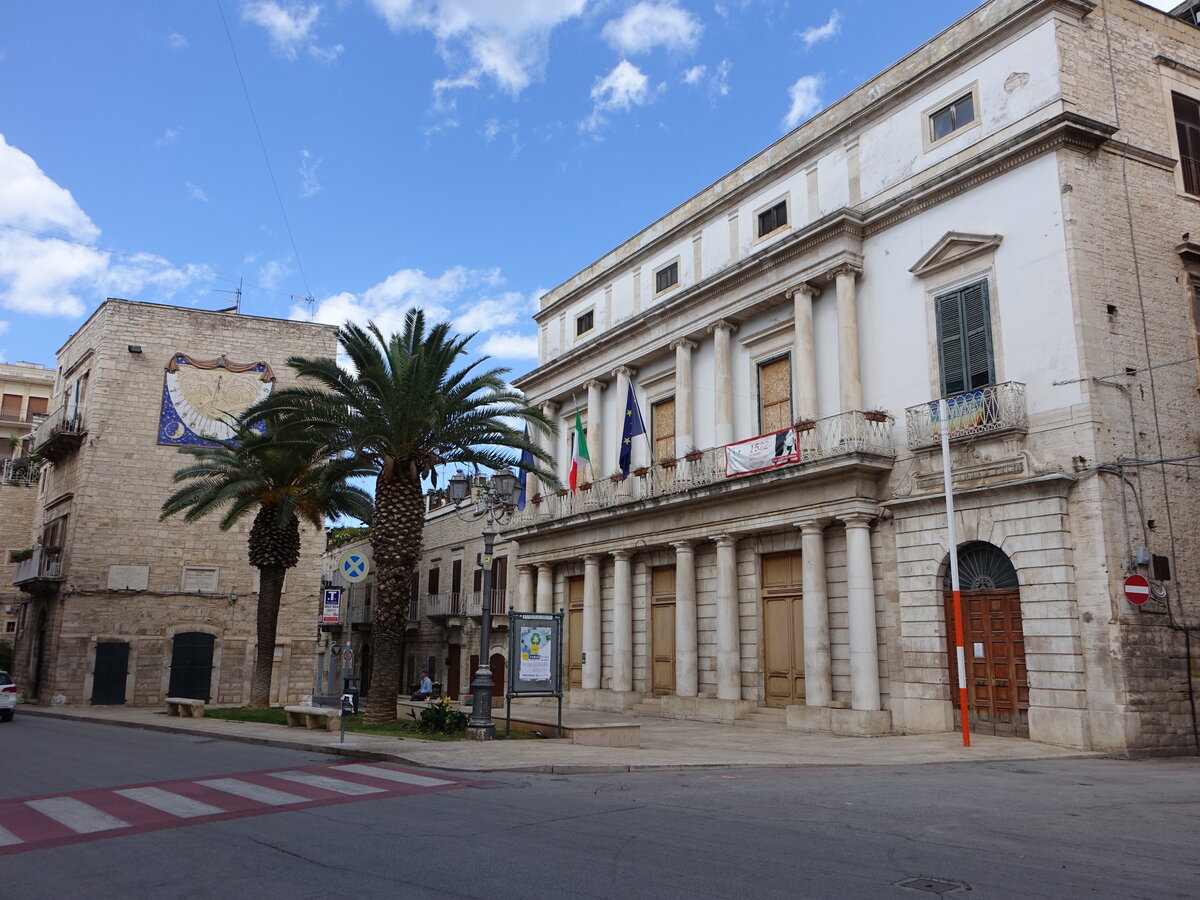 Terlizzi, Palazzo di Citta an der Piazza IV Novembre (27.09.2022)