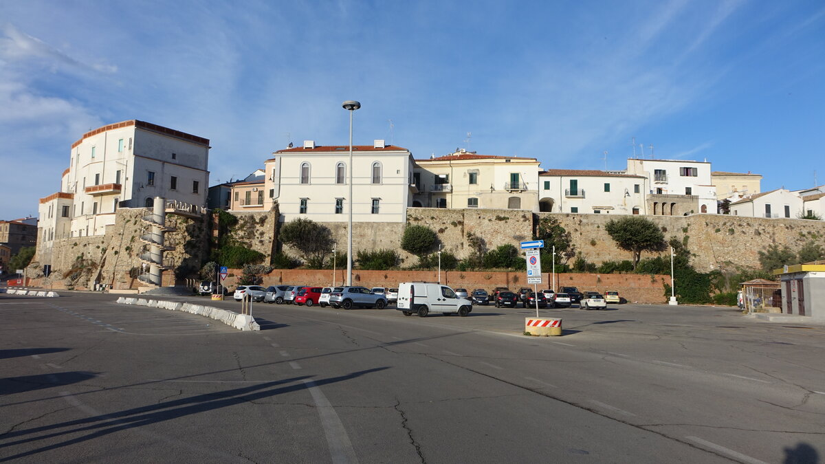 Termoli, Ausblick auf die Altstadt von der Via del Porto (17.09.2022)