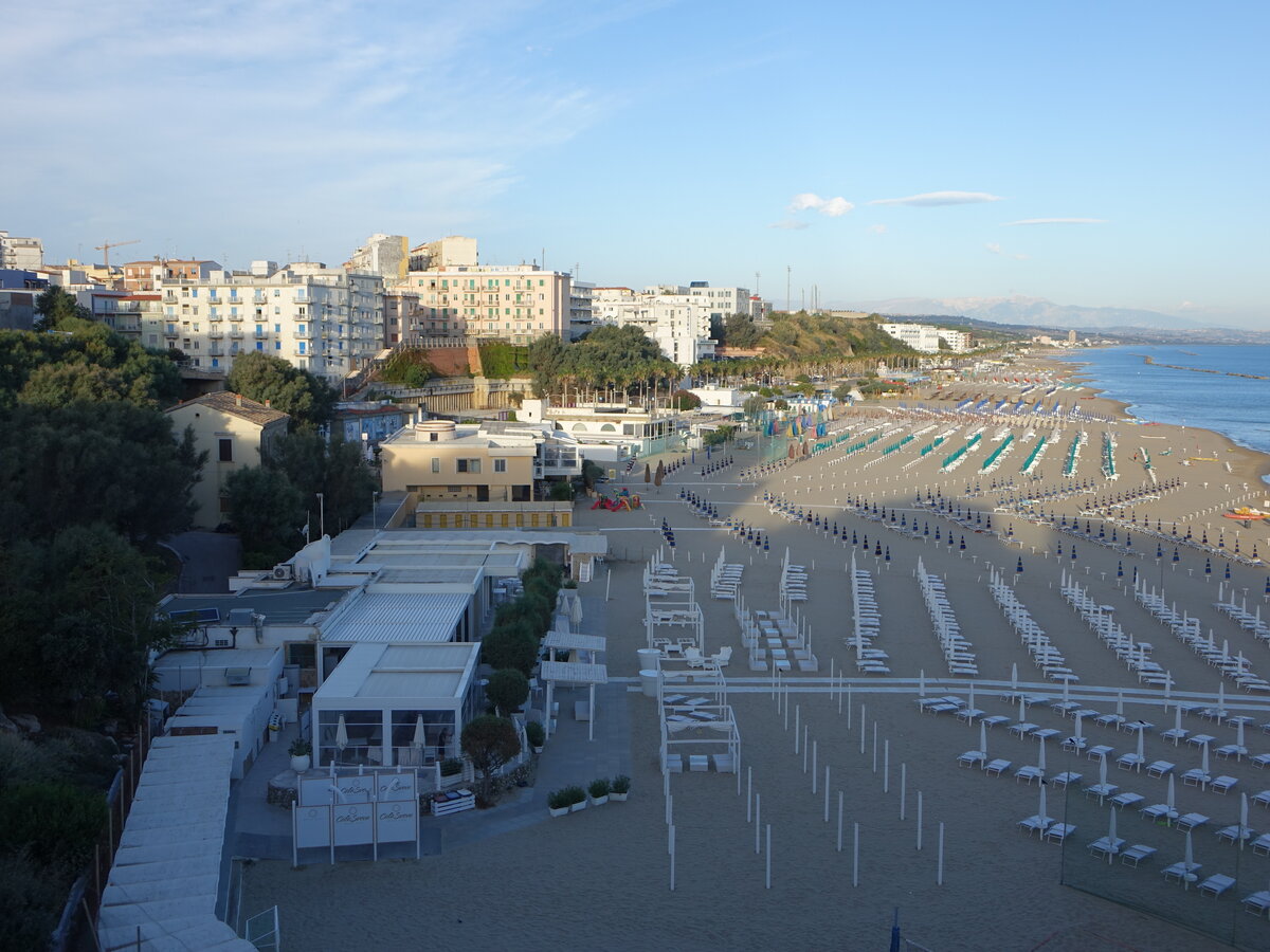 Termoli, Ausblick auf den Strand an der Lungomare Cristoforo Colombo (17.09.2022)