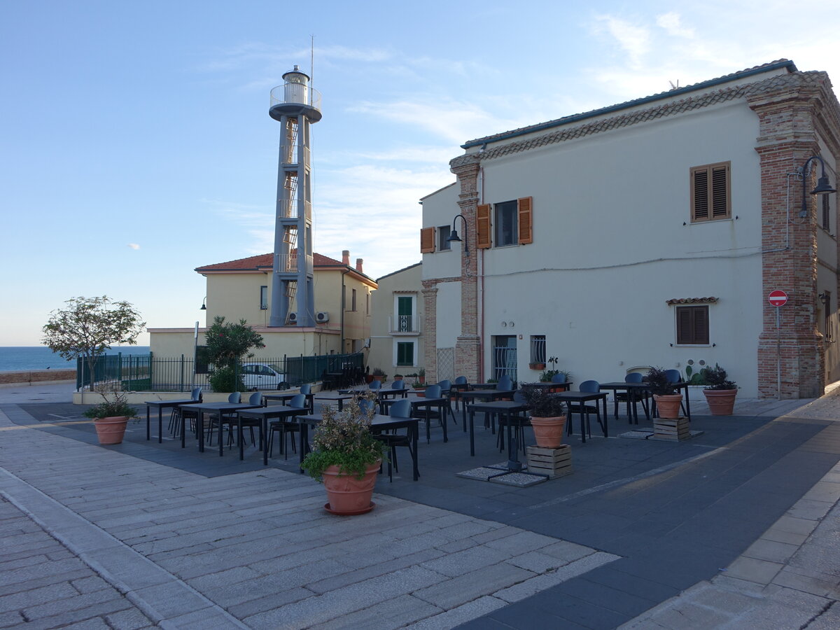 Termoli, kleiner Leuchtturm in der Via Federico II. di Svevia (17.09.2022)