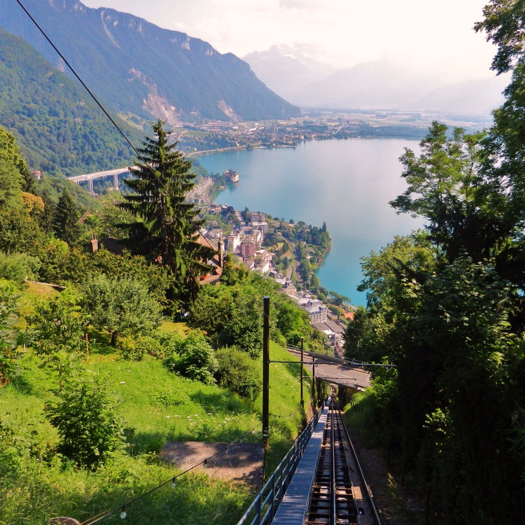 Territet, Schloss Chillon und Villeneuve, aus dem Standseilbahn Territet-Glion aufgenommen - 25.07.2013