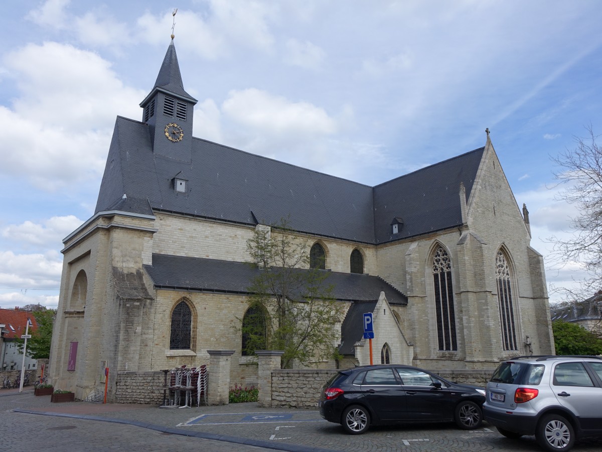 Tervuren, gotische Sint Jan Kirche, erbaut im 13. Jahrhundert, Seitenschiffe erbaut im 14. Jahrhundert (27.04.2015)