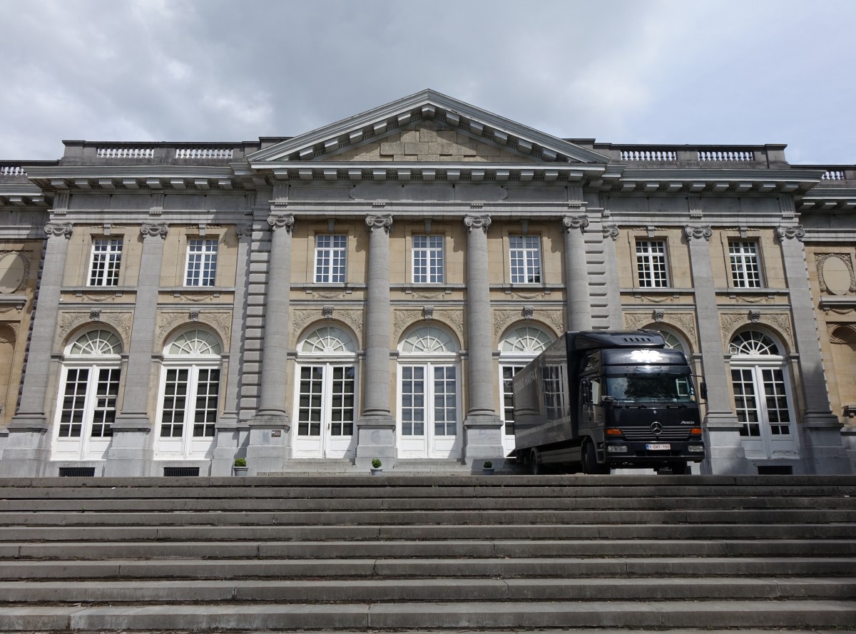 Tervuren, Kolonienpalais, erbaut 1897 von Knig Leopold II., heute Verwaltung des Kniglichen Zentralafrika Museum (27.04.2015)