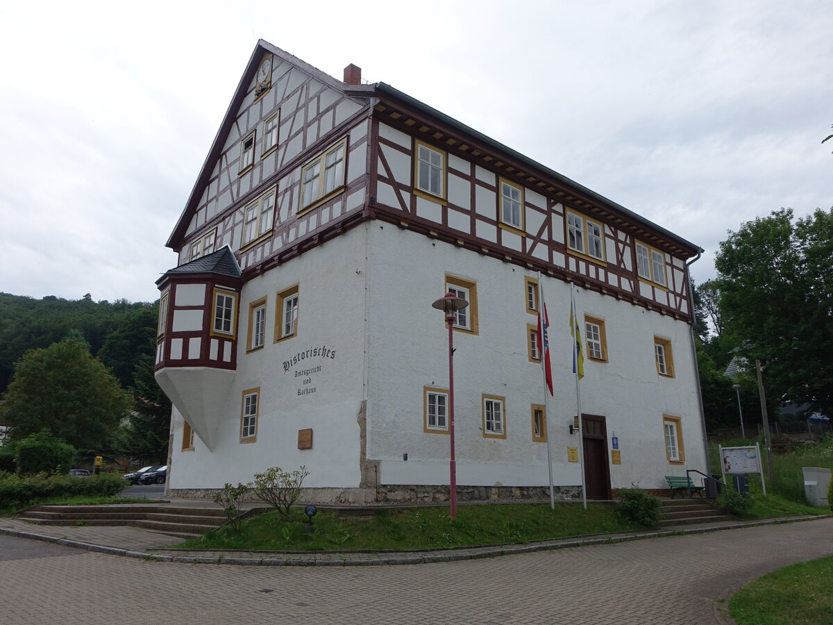 Thal, historisches Rathaus in der Strae am Park (05.06.2022)