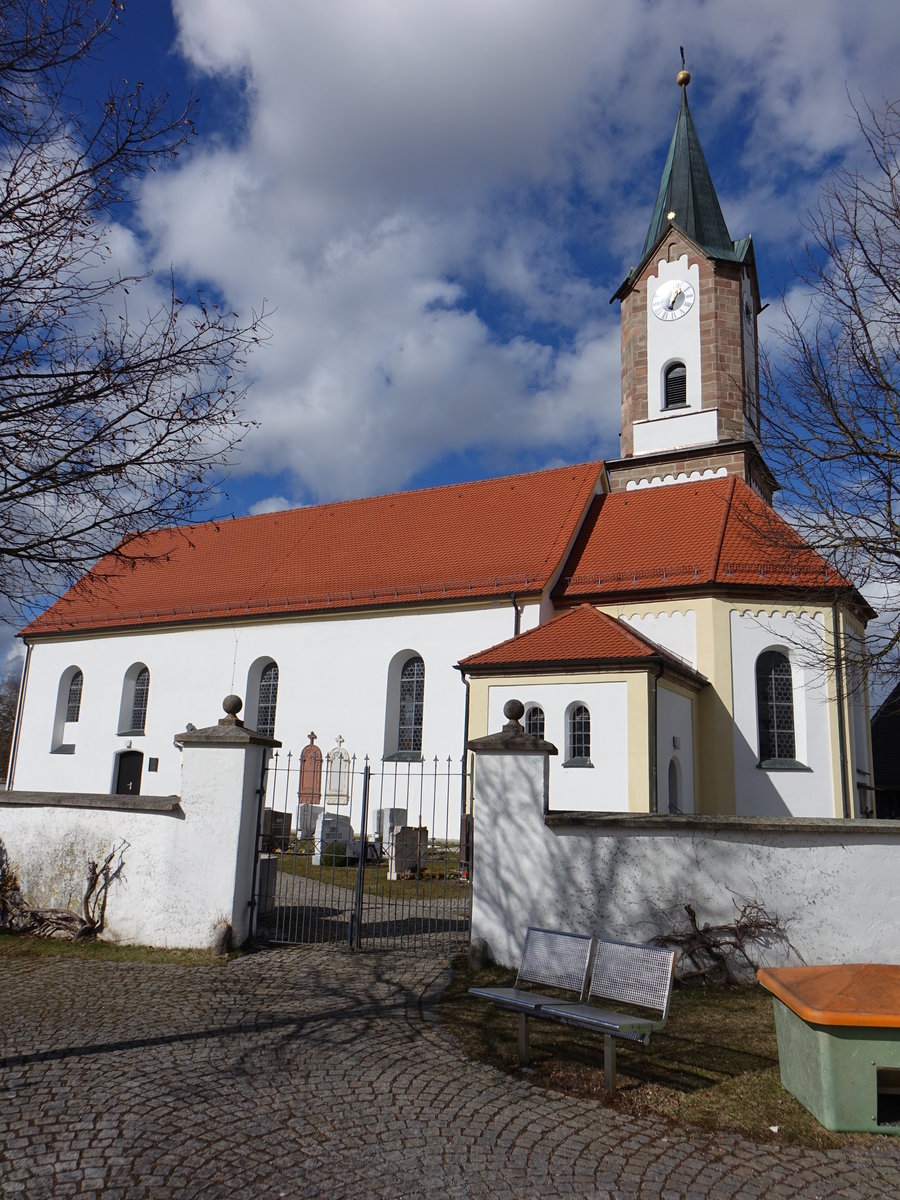 Thannhausen, Katholische Pfarrkirche St. Stephan, Saalkirche mit Polygonalchor und Flankenturm, Langhaus um 1730, Turm neuromanisch, erbaut von 1872 bis 1873 (05.03.2017)