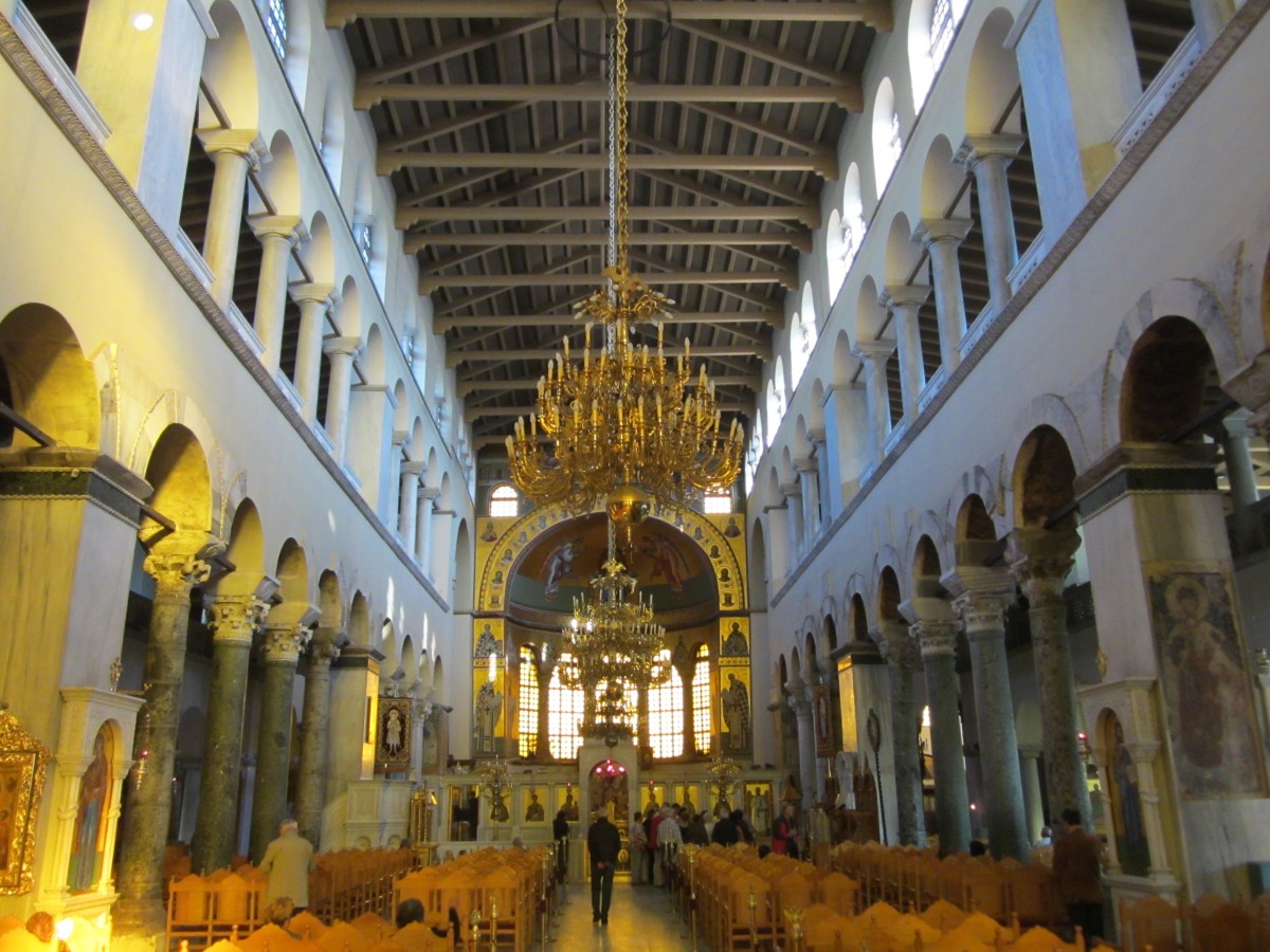 Thessaloniki, Mittelschiff der St. Demetrios Kirche, Mosaiken an den Langhauswestwand aus dem 5. bis 9. Jahrhundert (02.05.2014)