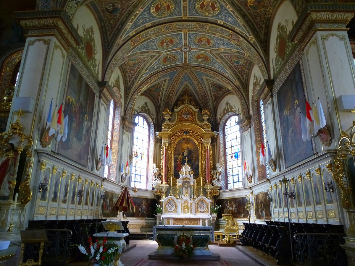 Thierenbach, Wallfahrtskirche, der Chor mit dem Chorgesthl aus dem 18.Jahrhundert und der Hochaltar von 1911 aus Carrara-Marmor, Aug.2013