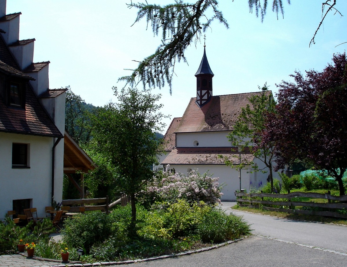Thiergarten, am Kppeler Gutshof steht die St.Georgskapelle, erstmals 1275 erwhnt, Juni 2005