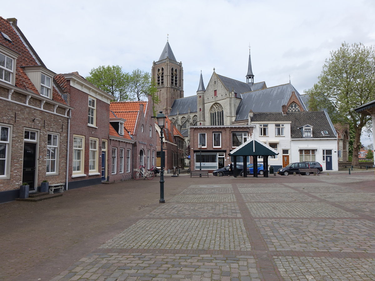 Tholen, Huser am Markt und Liebfrauenkirche (10.05.2016)