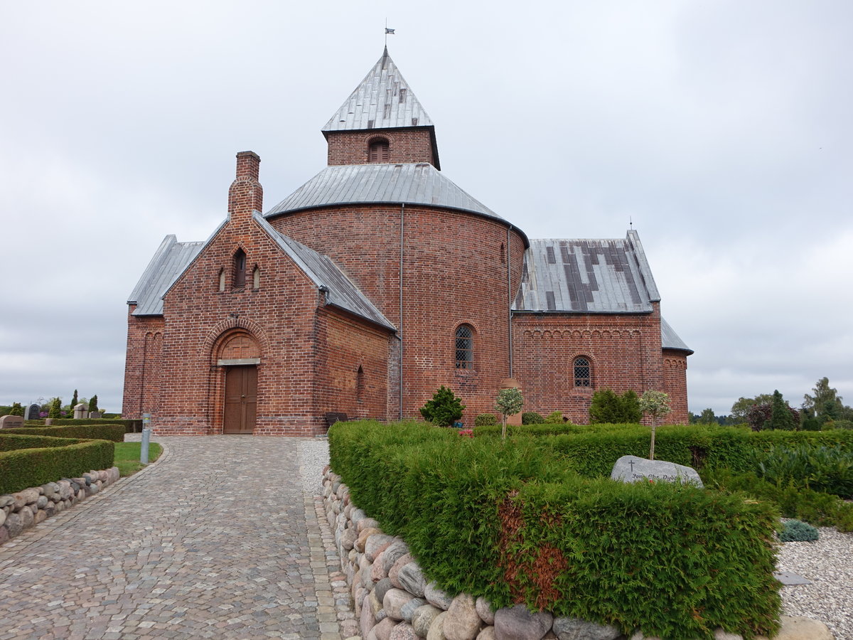 Thorsager, evangelische Rundkirche, erbaut im 13. Jahrhundert (21.09.2020)