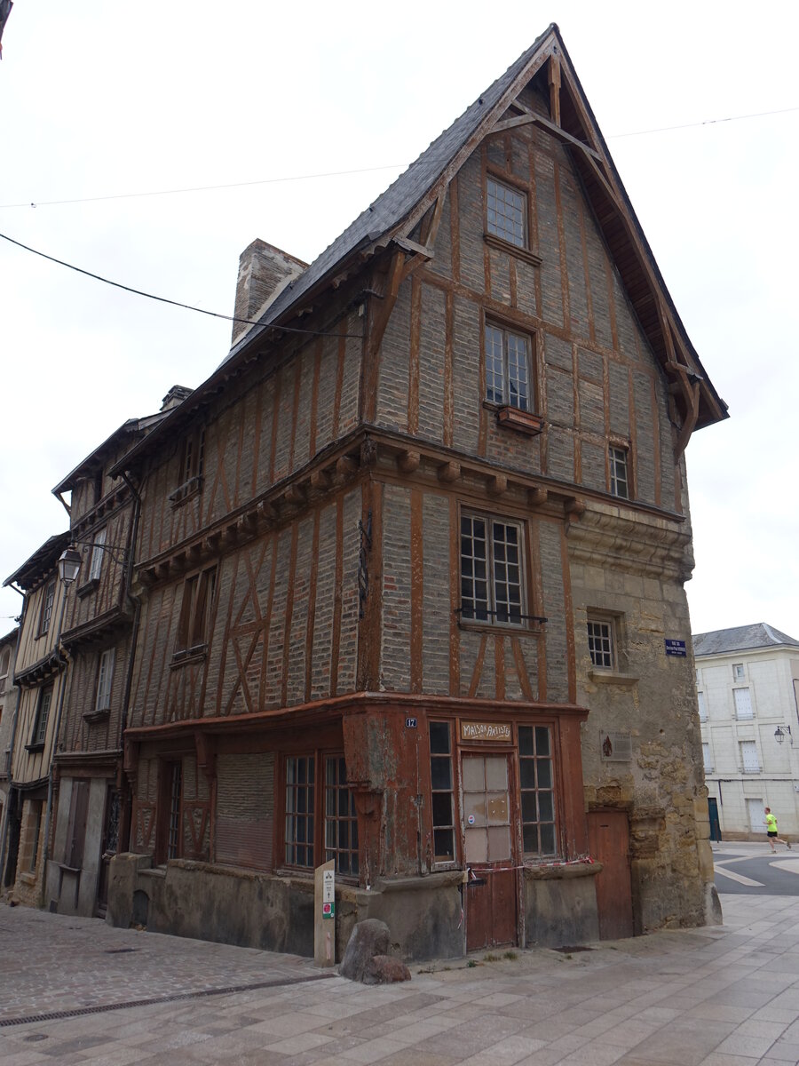 Thouars, Maison Medievales de la Place St. Medard, erbaut im 16. Jahrhundert (12.07.2017)