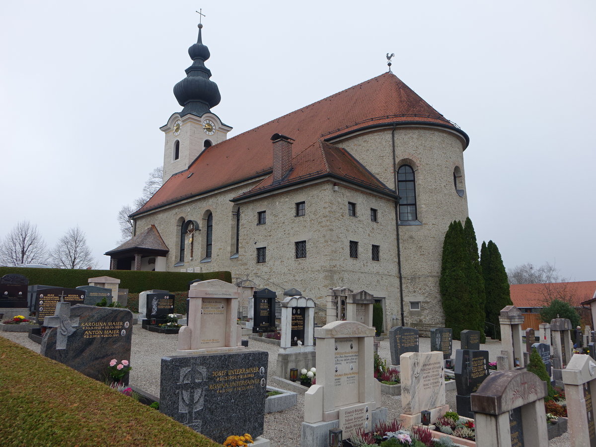 Thundorf, kath. Pfarrkirche St. Martin, erbaut 1921, Kirchturm mit Zwiebelhaube (10.11.2018)