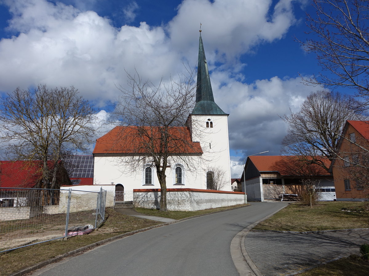 Thundorf, Katholische Filialkirche St. Willibald, Saalkirche mit Chorturm, Westfassade Quadermauerwerk, frhgotisch, Anfang des 18. Jahrhunderts umgestaltet (05.03.2017)