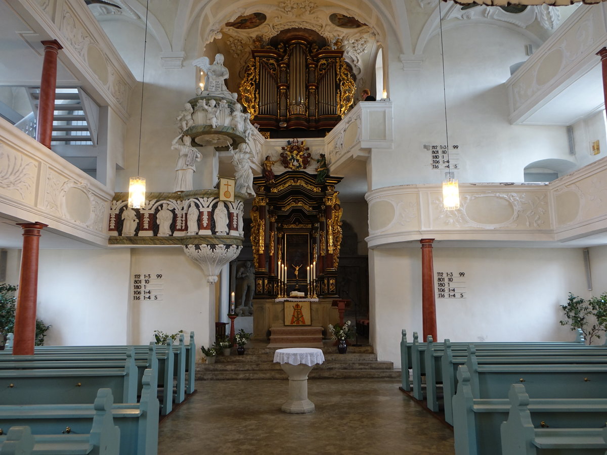 Thurnau, barocker Innenraum der Schlokirche St. Laurentius, Altar von Elias Rntz, Kanzel von Bernardino Quadri (16.04.2017)
