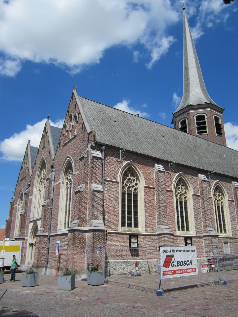 Tielt, Sint-Pieterskerk, erbaut im 12. Jahrhundert, Turm von 1729 (01.07.2014)