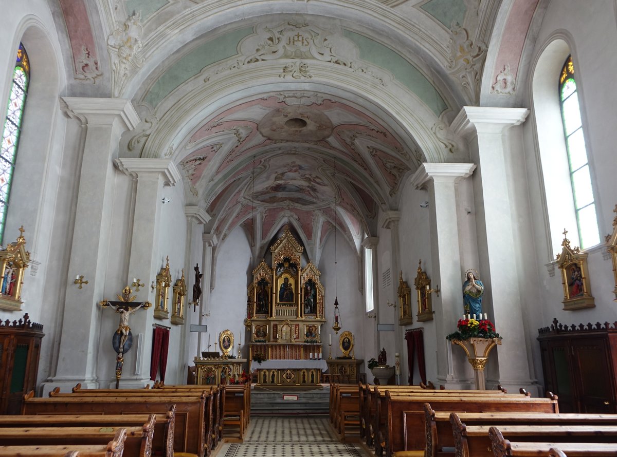 Tiers, neuromanischer Innenraum der Pfarrkirche St. Georg (14.06.2019)