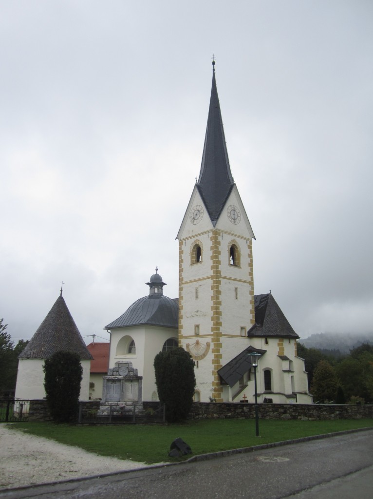 Tigring, Pfarrkirche St. Egyd mit Karner, erbaut ab 1135 (30.09.2013)