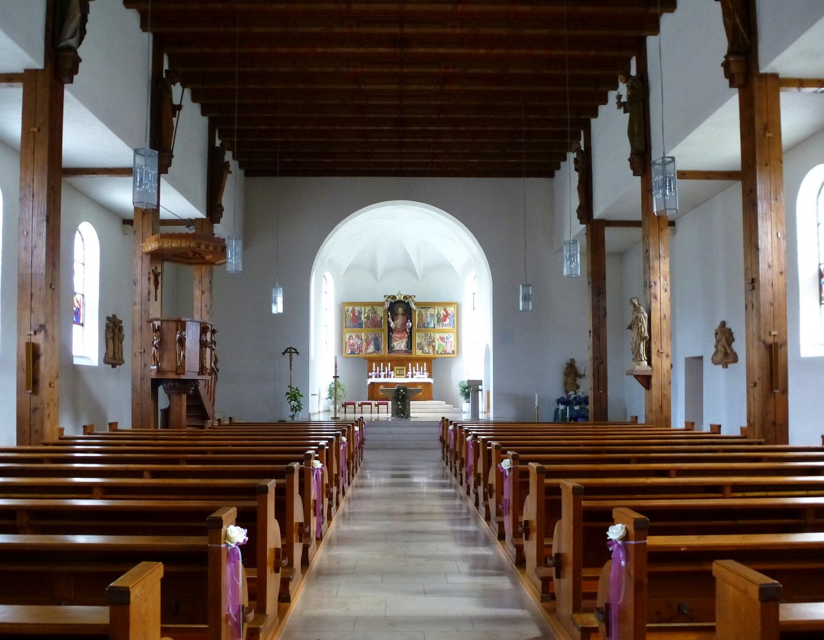 Titisee/Schwarzwald, Blick zum Altar in der Kirche  Christknig , Juni 2014